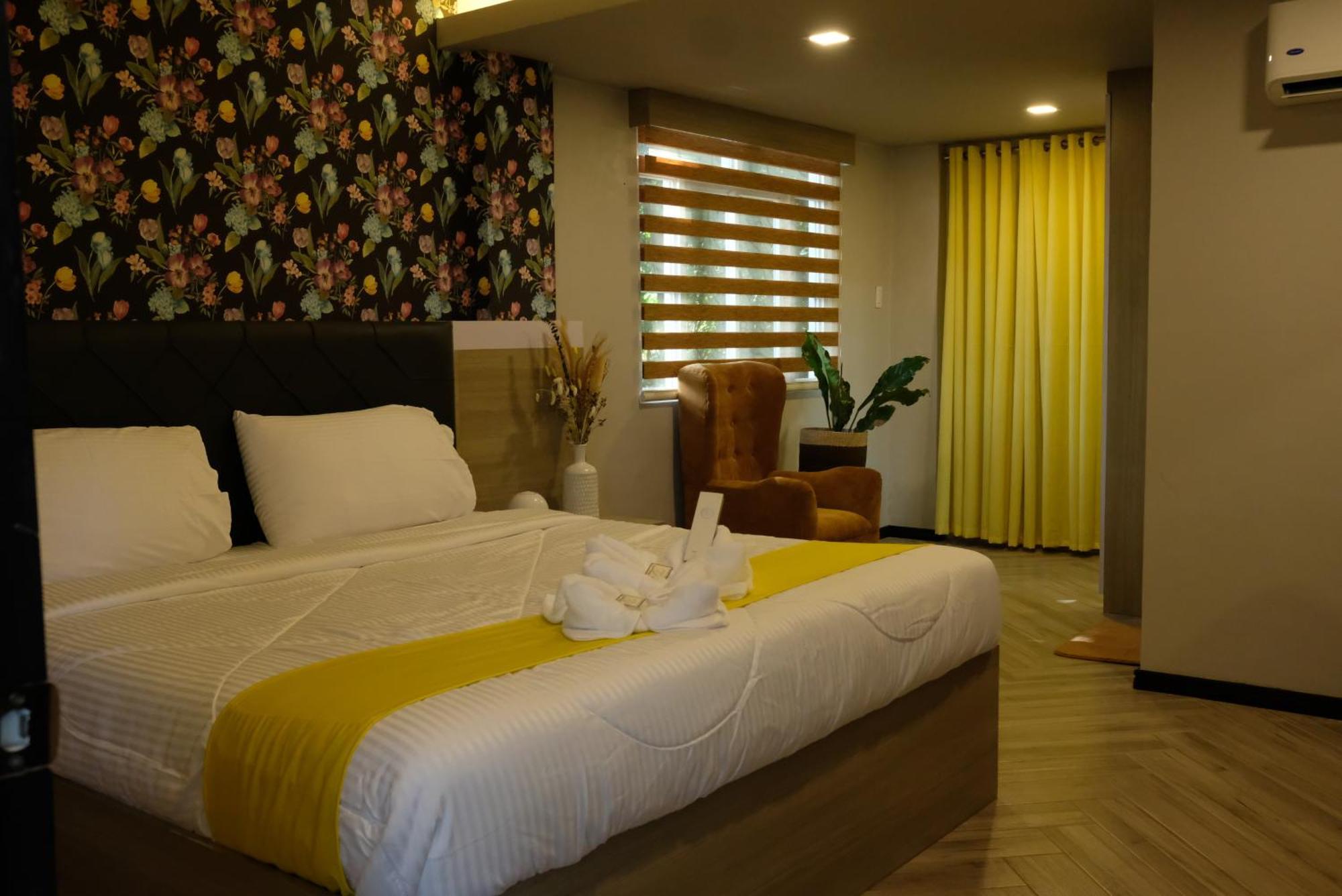 Vieda Hotel Caticlan Exterior photo